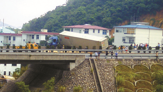  黑龍江勃利縣交通事故造成15人死1傷 原因正在調查中