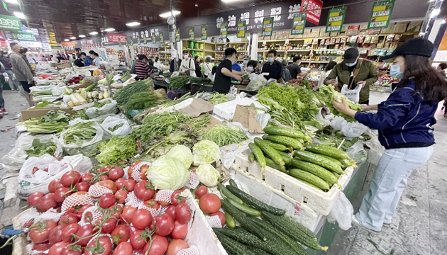 北京對11區人員開展三輪核酸檢測 生活必需品貨源充足穩定