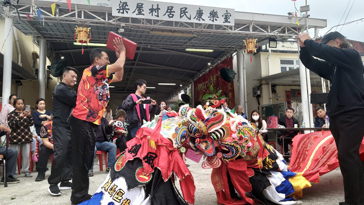 橫台山梁屋村復辦春節盆菜宴