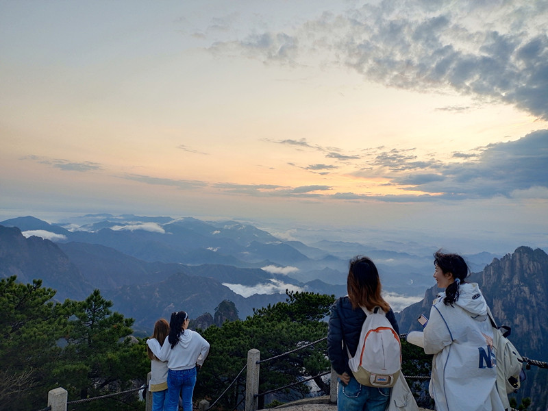 皖黃山：雲煙氤氳如夢幻