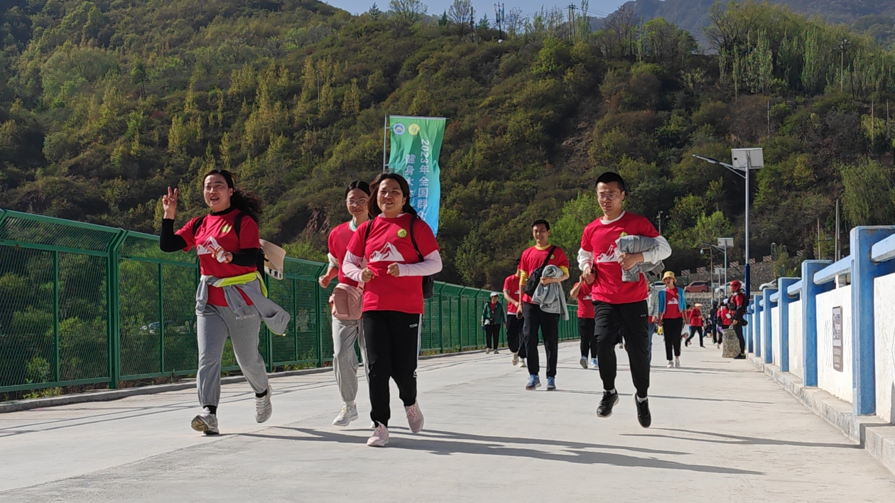 全國群眾登山健身大會（崆峒山站）啟幕：超3000名選手樂享登高