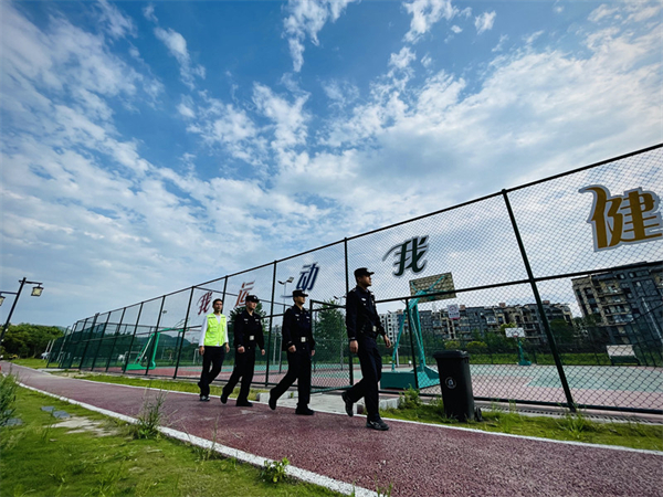 「不空崗不斷檔不打烊」  皖黟縣「全時警色」護航五一