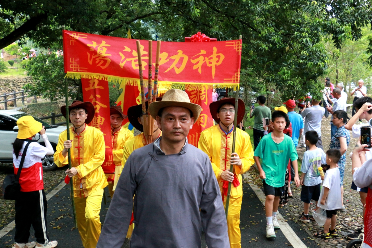 「扛阿公」祈福盛景再現韶關曲江古村落 傳承至今250餘年