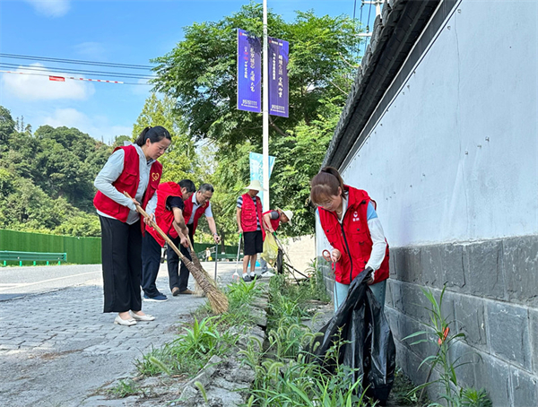 黃山黟縣煙草局：不懼「烤」驗 「暑」你最美