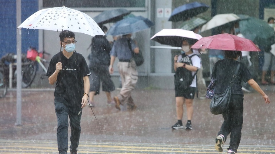 天文台發出特別天氣提示 指驟雨及狂風雷暴一兩小時內襲港