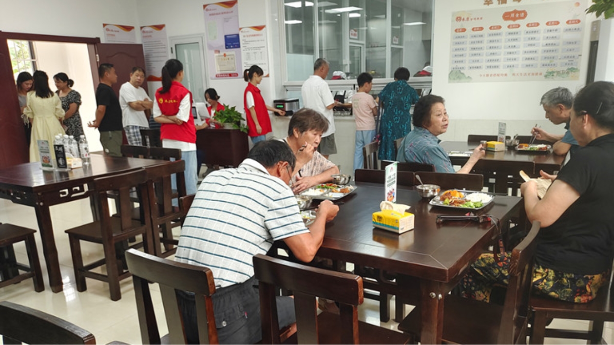 皖休寧縣：老年食堂 「幸福味道」