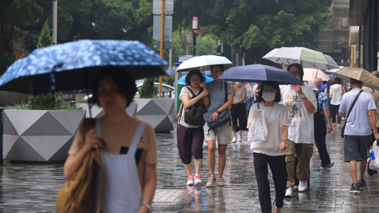 天文台發布紅色暴雨警告信號 本港多地錄得逾50毫米/小時大雨