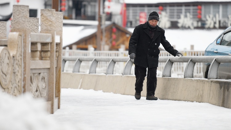 中央氣象台2月24日18時繼續發布低溫黃色預警