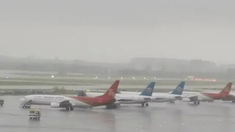 受到雷雨天氣影響  深圳機場今日航班延誤比例達98%