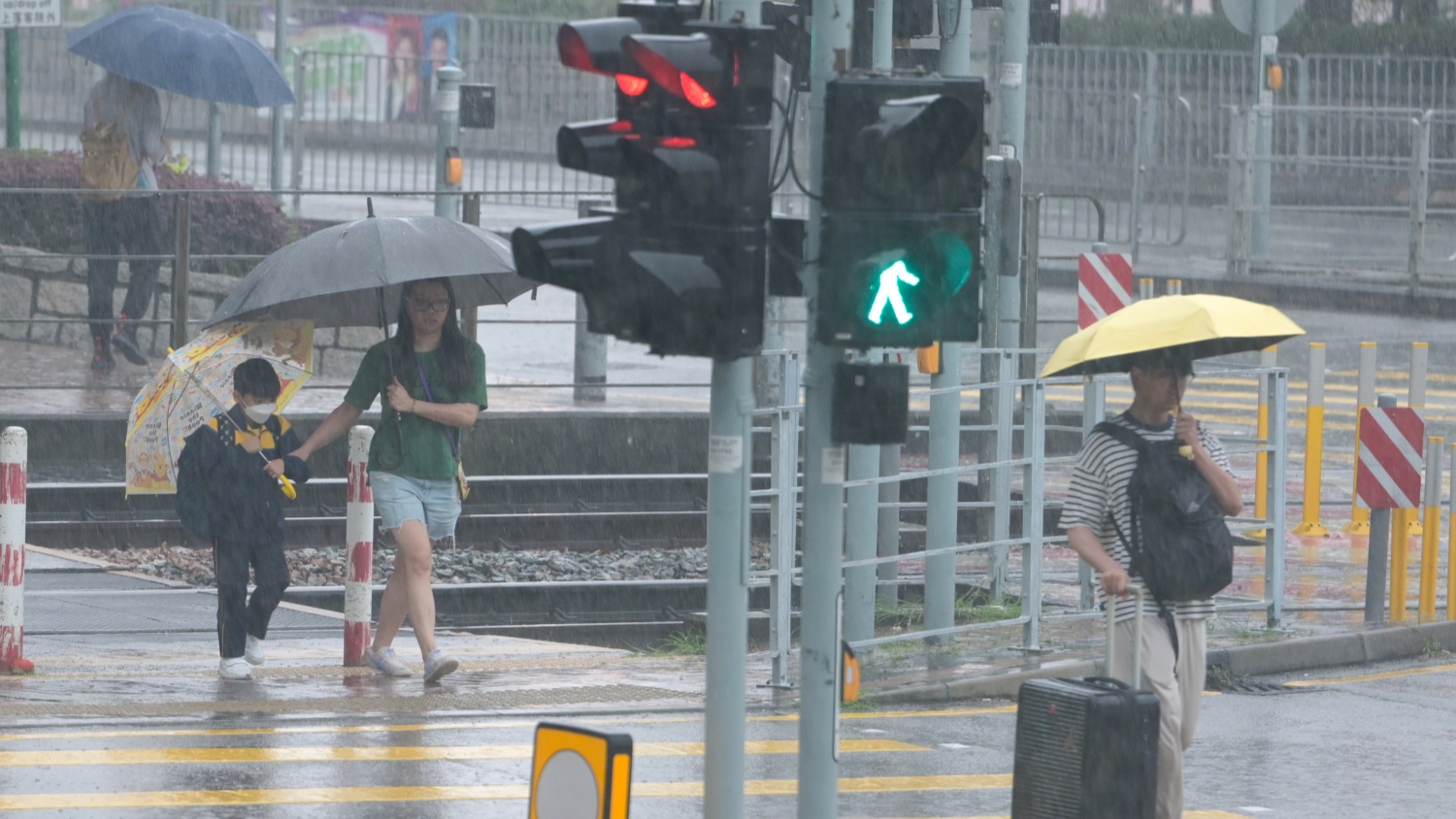 天文台：本港下午及晚上有驟雨及狂風雷暴