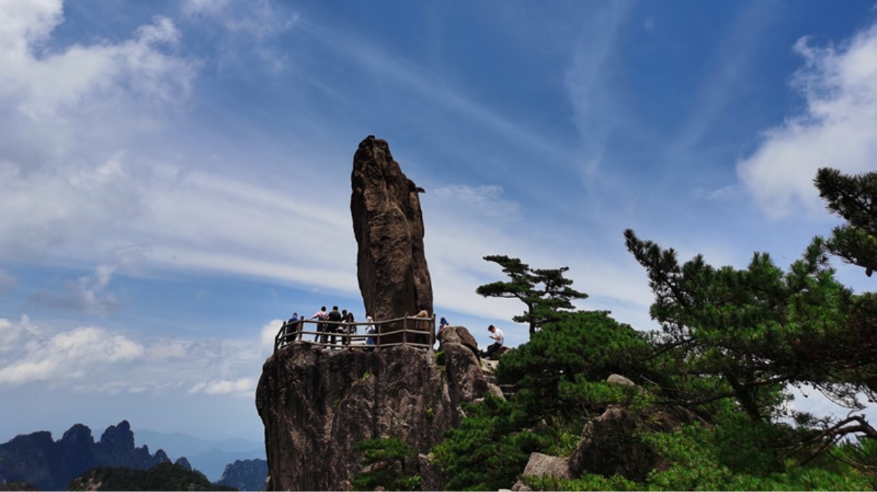 12分鐘抵現場快處傷者無虞   黃山飛來石遭雷擊已臨關