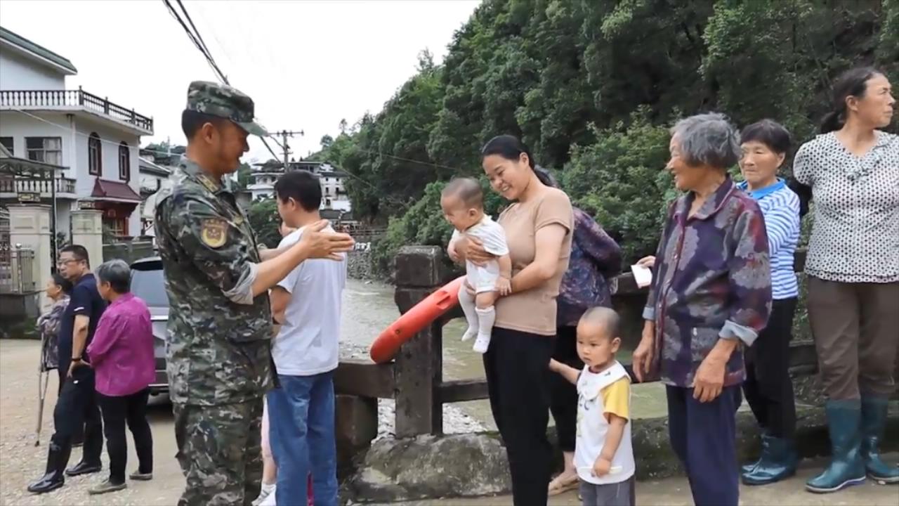 有片 | 【黃山防汛救災見聞錄】歙縣：溫情瞬間  電影一樣的畫面