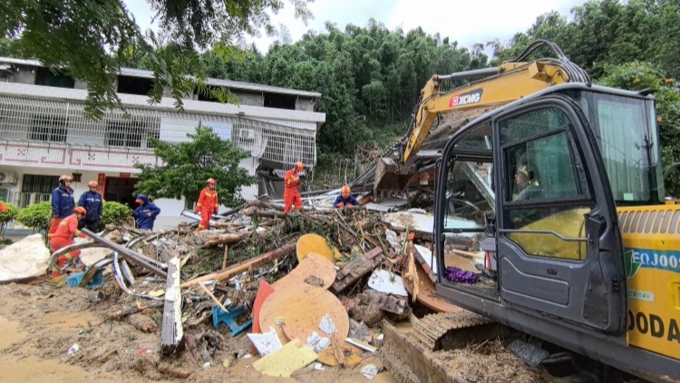 湖南衡陽南嶽區突發山體滑坡已致11人遇難