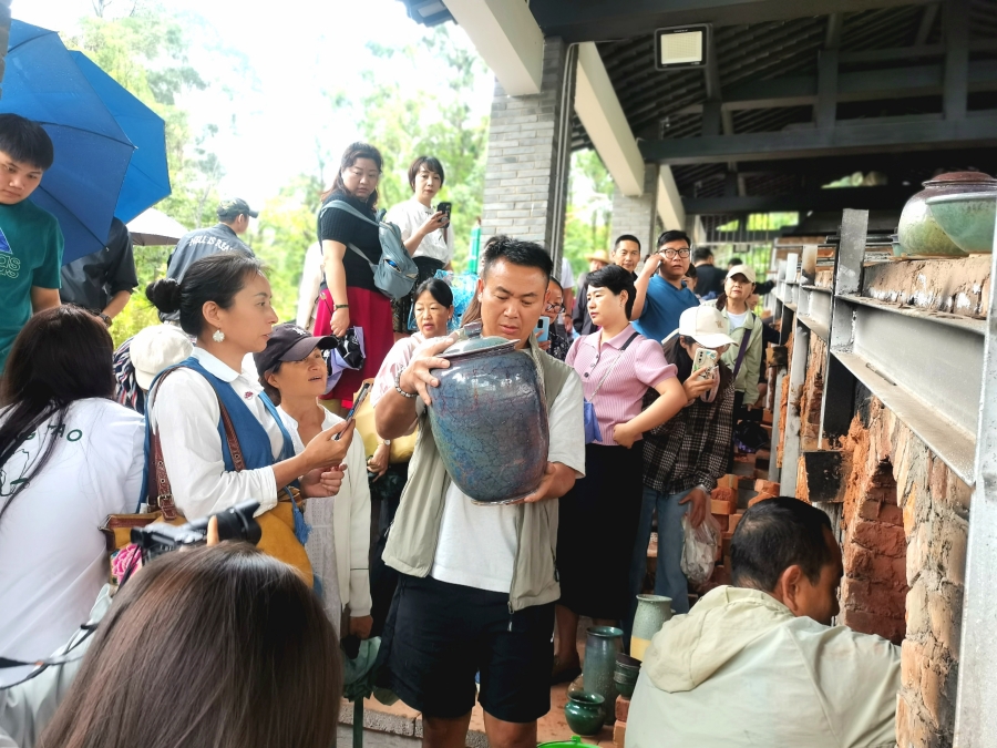 雲南華寧趕窯街 「集市」行樂陶然自得