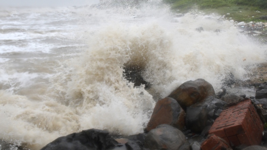 颱風「摩羯」正在穿越海南島 多地設施受損嚴重