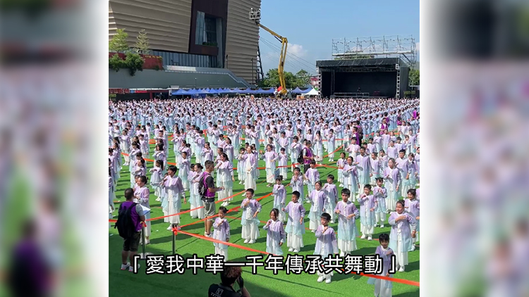 有片｜逾千名香港學生演繹《半生雪》手勢舞 打破健力士世界紀錄