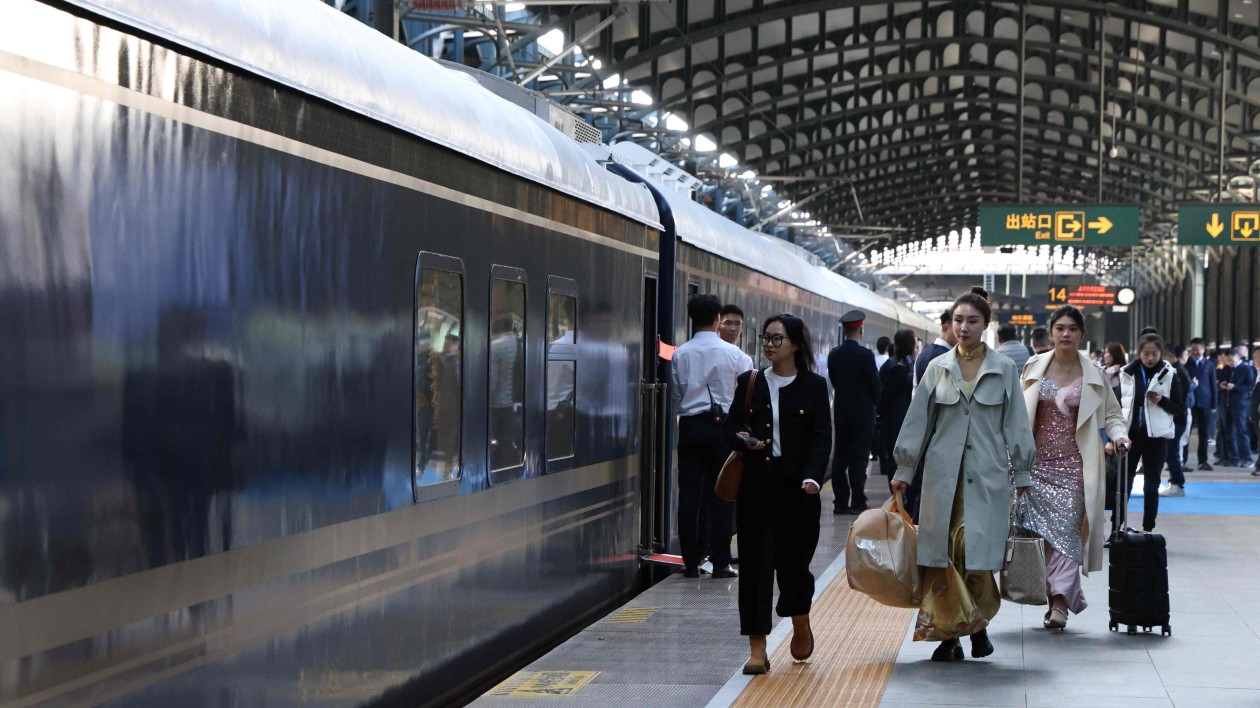 「伊春號」高品質旅遊列車正式首發