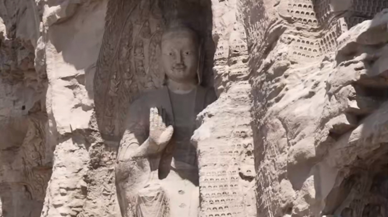 首席體驗官第三季|在雲岡與佛像「擊掌 」， 讓微笑穿越千年給予力量