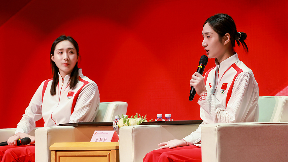 奧運冠軍王柳懿、王芊懿走進港中大（深圳） 勉勵學子追夢