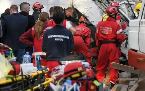 塞爾維亞一火車站雨棚倒塌致11人死亡 