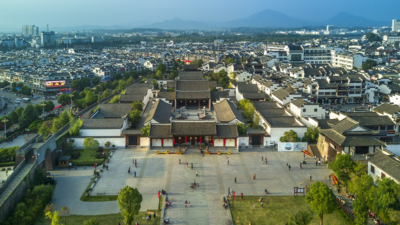 影旅融合打造「短劇之城」 古城歙縣「全妝入戲」