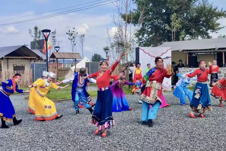 哈市香坊區向陽鎮東興滿族村獲「同心圓夢民族旅拍基地」稱號