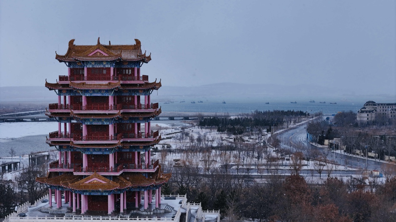 山東牟平：瑞雪迎冬至 生態沁水河