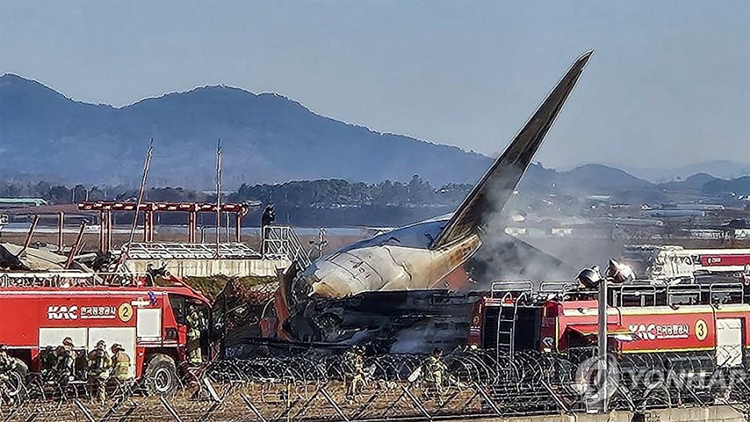 追蹤報道 | 韓國客機碰撞起火事故已致179人死亡 事發機型為波音737-800