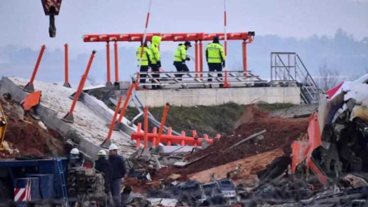 韓國警方對濟州航空代表理事等人發布禁止出境令並搜查務安機場