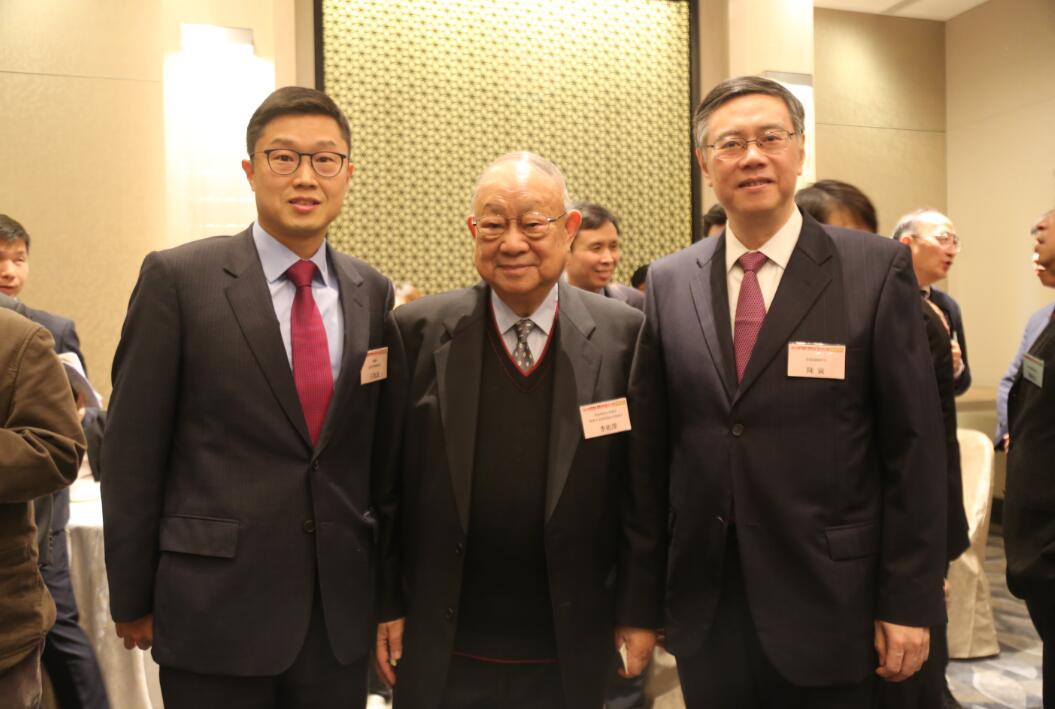 (右起)立法会议员马逢国,香港珠宝总商会会长卓启灿,李秀恒,陈寅,吴