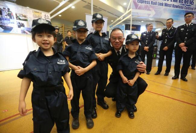 新闻 香港    【香港商报网讯】记者戴合声报道:入境处入境事务学院为