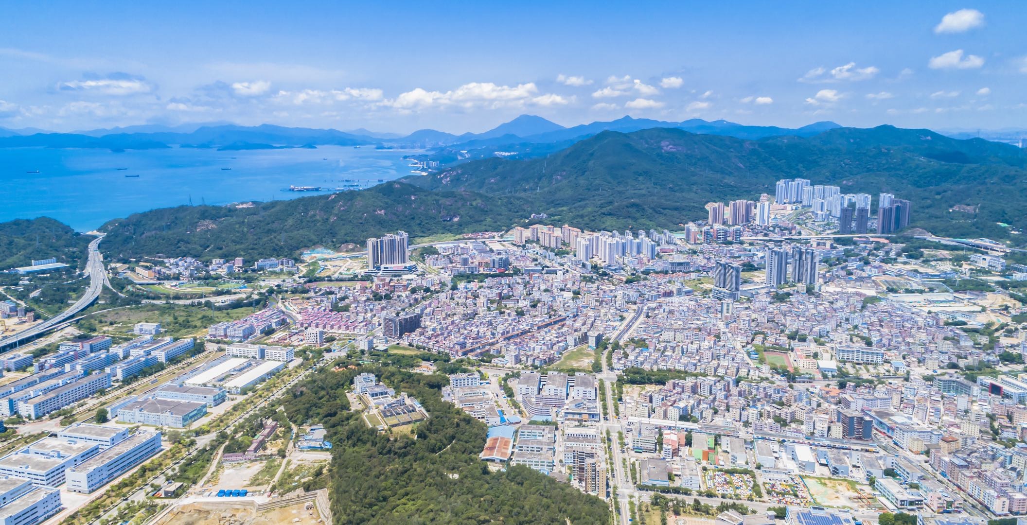 > 今日热点     【香港商报网讯】7月7日上午,深圳市大鹏新区葵涌党